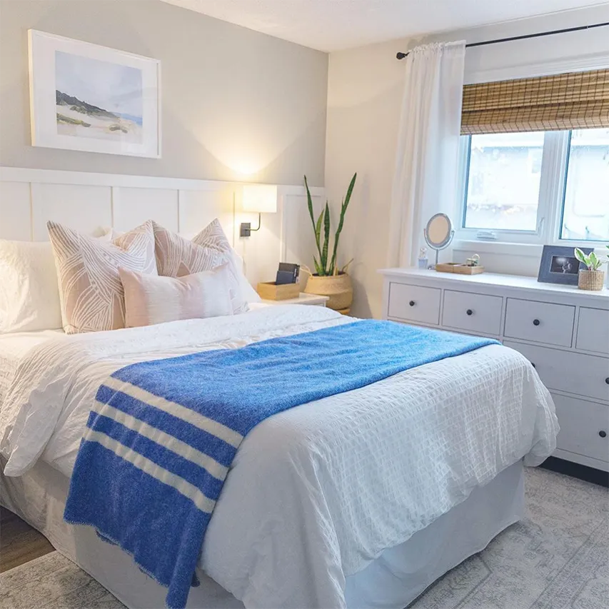 Coastal Bedroom Decor That Shows Coastal Beauty