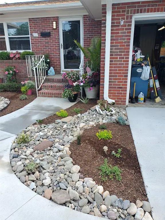 Small Front Yard Landscaping Ideas